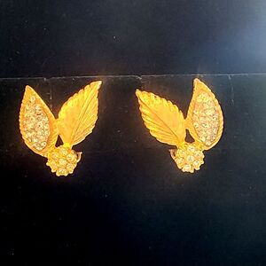 Vintage Gold Tone Rhinestone Leaf  Clip On Earrings Unsigned Mid Century